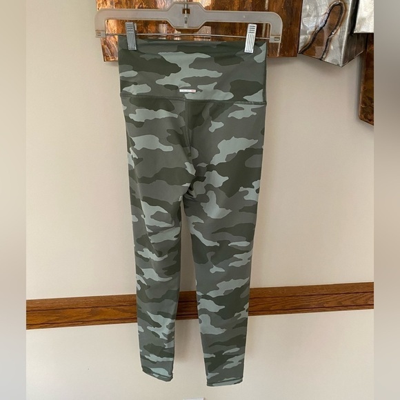 Aerie Camo Leggings Chill Play Move sz Small - Picture 3 of 5